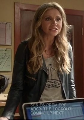 Polly's grey sail boat tee and black leather jacket on How To Live With Your Parents