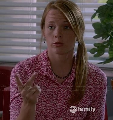 Daphne's pink floral shirt on Switched at Birth