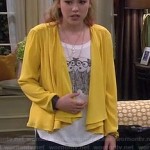 Lennox’s dogs in glasses graphic tee and yellow draped jacket on Melissa and Joey