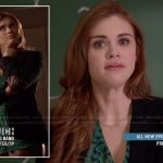 Lydia’s green horse print top and elbow patch blazer on Teen Wolf