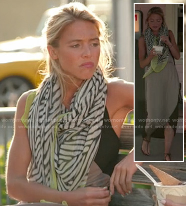 Katie's two-tone maxi dress and black/white/yellow scarf on The Vineyard