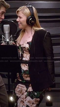 Kelly Clarkson's floral print dress and leather sleeve blazer on The Crazy Ones