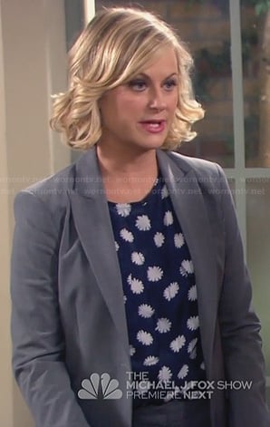 Leslie's navy blue blouse with white flower print on Parks and Recreation