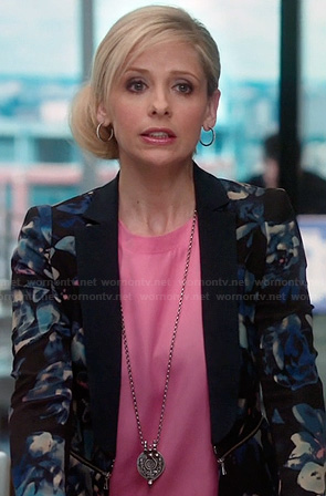 Sydney’s blue floral blazer and pink blouse on The Crazy Ones