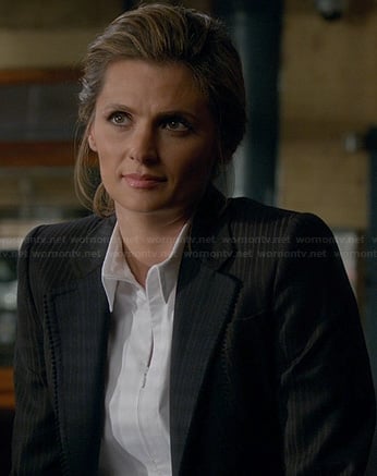 Beckett's white zip-front shirt and scalloped edge blazer on Castle