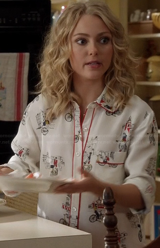 Carrie's white bicycle print pajama shirt on The Carrie Diaries