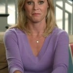 Claire’s purple v-neck sweater on Modern Family