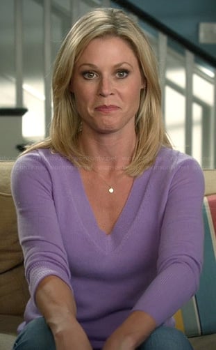 Claire's purple v-neck sweater on Modern Family