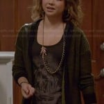 Haley’s black ship graphic tank top on Modern Family