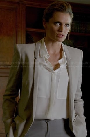 Beckett's light grey blazer with thin lapel on Castle