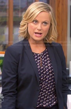 Leslie’s navy printed keyhole top on Parks and Recreation