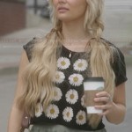 Scarlett’s daisy tee and green pleated skirt on Nashville