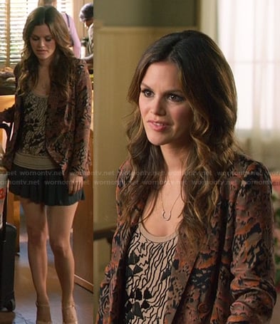 Zoe's beige beaded top, brown printed blazer and horse shoe necklace on Hart of Dixie