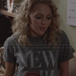 Carrie’s “New York” kiss tee on The Carrie Diaries