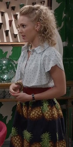 Carrie’s pineapple print skirt on The Carrie Diaries
