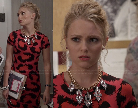 Carrie's pink leopard print dress and crystal statement necklace on The Carrie Diaries