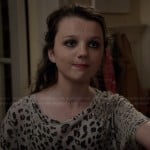 Dorrit’s grey leopard print tee on The Carrie Diaries