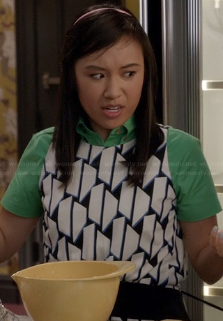 Mouse’s printed apron (Larissa’s dress) on The Carrie Diaries