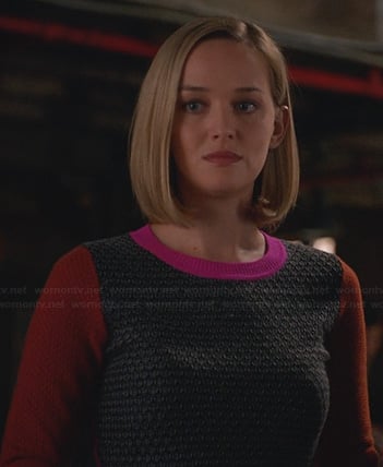 Robyn's grey, orange and pink sweater on The Good Wife