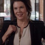 Sarah’s white zip front blouse on Parenthood