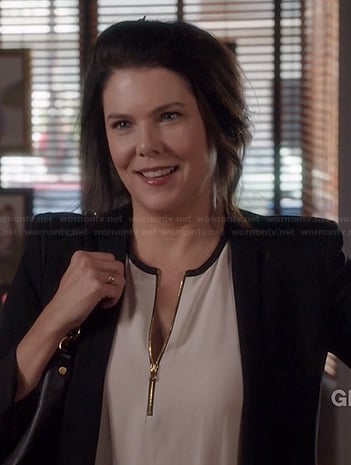 Sarah's white zip front blouse on Parenthood