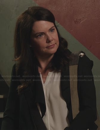 Sarah's white blouse and black jacket on Parenthood