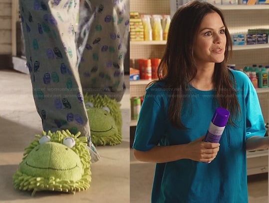 Zoe's frog slippers and owl pyjama pants on Hart of Dixie