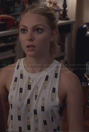 Carrie’s lipstick print tank top on The Carrie Diaries