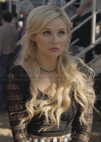 Scarlett's black lace long sleeved crop top on Nashville