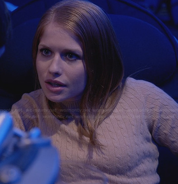 Caitlin’s beige cable knit sweater on House of Lies