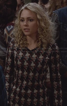 Carrie's patterned sweater dress on The Carrie Diaries