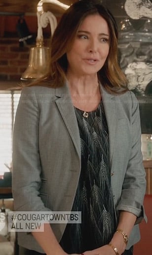 Ellie’s black and white wheat print top and grey blazer on Cougar Town