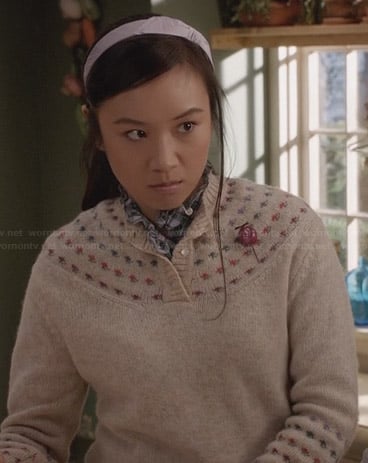 Mouse’s beige button top sweater on The Carrie Diaries