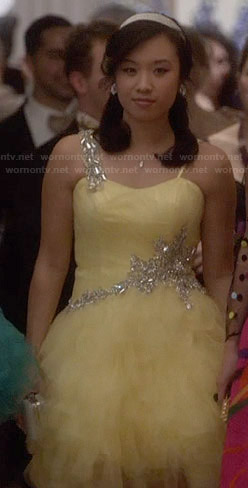 Mouse's yellow prom dress on The Carrie Diaries