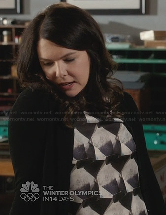 Sarah's geometric print blouse on Parenthood