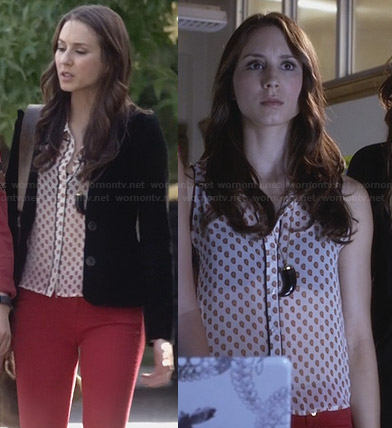 Spencer’s white sleeveless top with small paisley print, black horn necklace, and red jeans on Pretty Little Liars