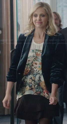 Sydney's flower graphic top and velvet blazer on The Crazy Ones