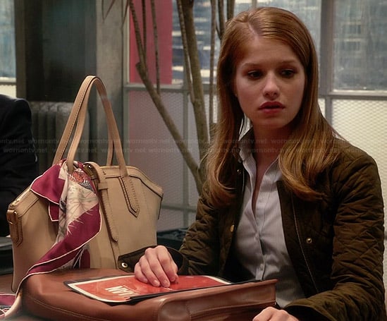 Caitlin's green quilted jacket and cream leather bag on House Of Lies