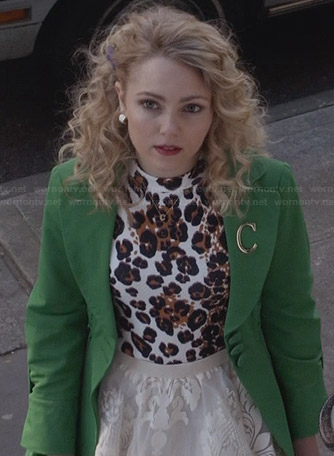 Carrie’s green coat, leopard print top and white flared skirt on The Carrie Diaries