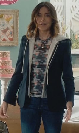 Ellie’s printed top and hoodie blazer on Cougar Town