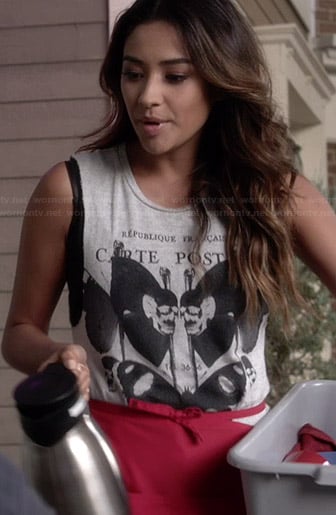 Emily's butterfly and skull graphic tee on Pretty Little Liars