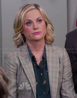 Leslie's green fox print top on Parks and Recreation