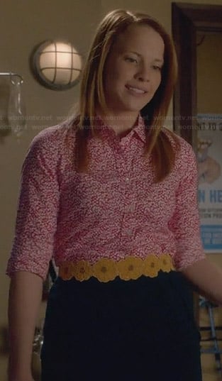 Daphne’s red printed shirt and yellow belt on Switched at Birth