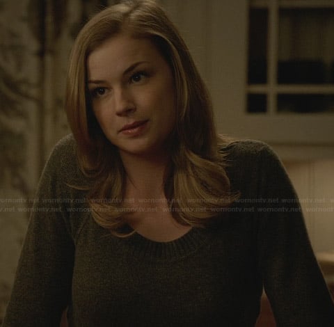 Emily’s grey sweater on Revenge