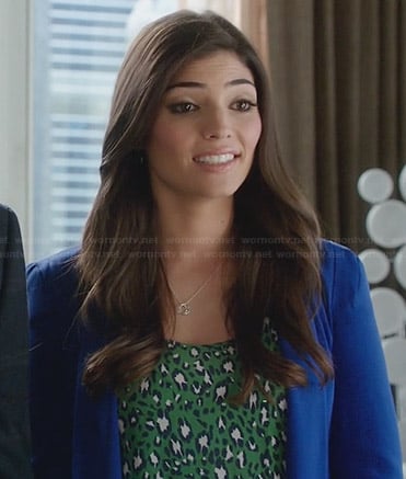 Lauren’s green leopard print top and blue blazer on The Crazy Ones