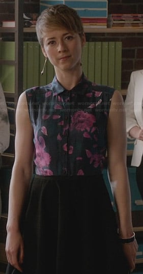 Margaux’s purple and black floral shirtdress on Revenge