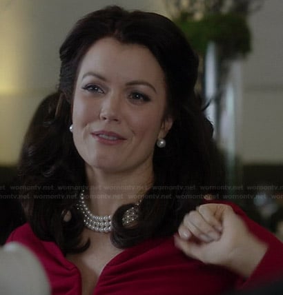 Mellie's red split-neck dress on Scandal