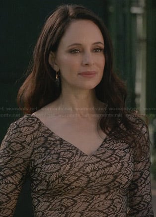 Victoria's beige leaf lace dress on Revenge