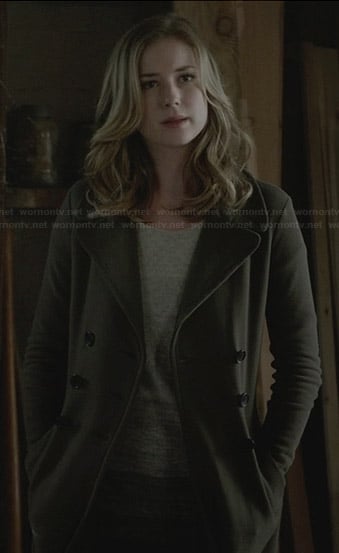 Emily’s grey ombre sweater and olive green coat on Revenge