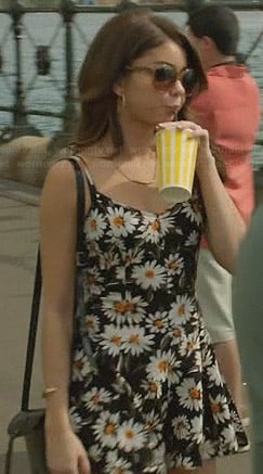 Haley's daisy print dress on Modern Family